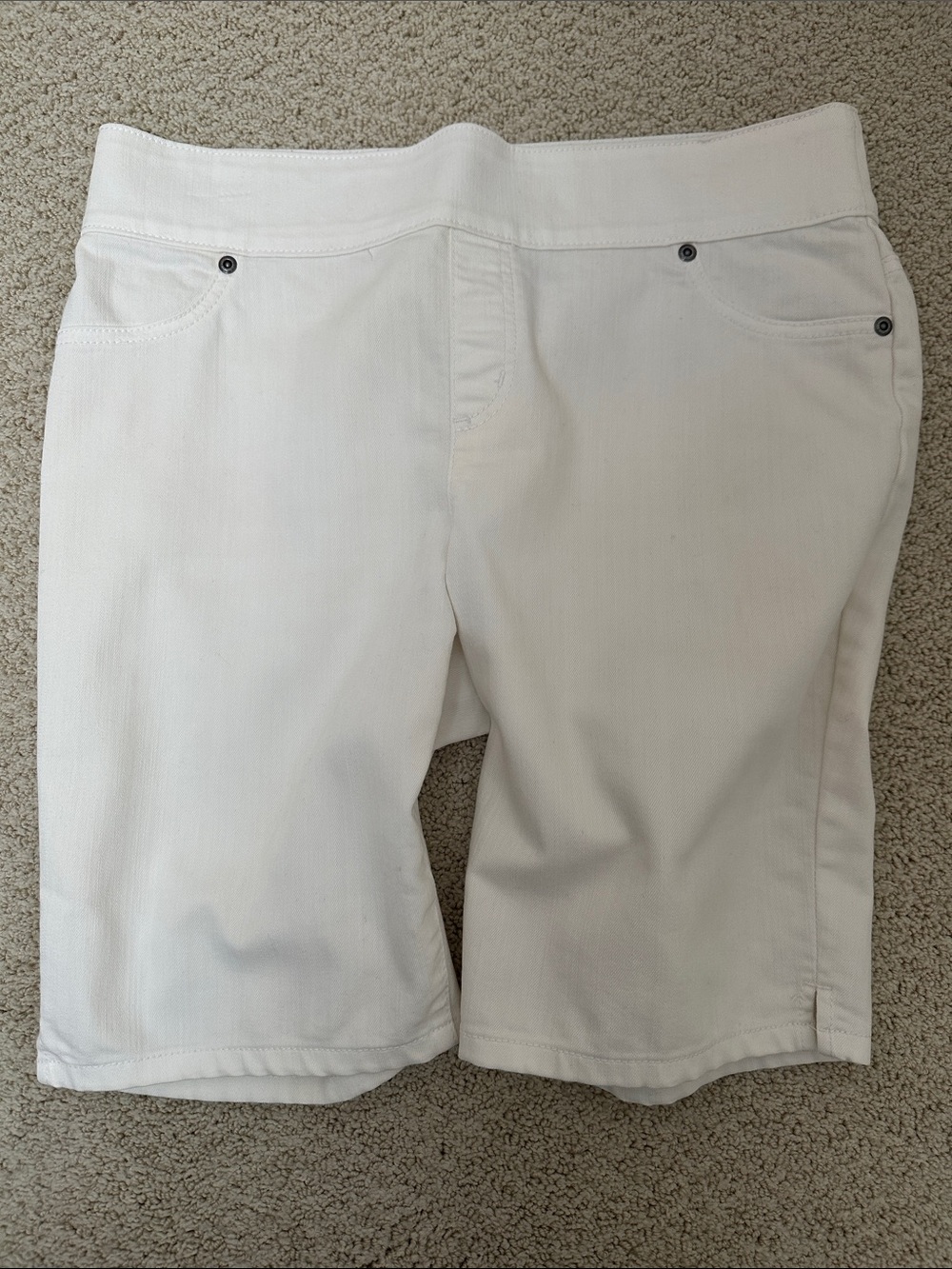 Chico's white stretch denim pull on Shorts - Size 1
